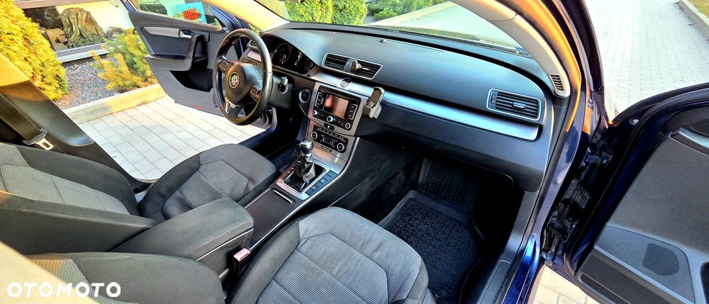 Volkswagen Passat 2.0 TDI BlueMotion Technology Trendline - 15