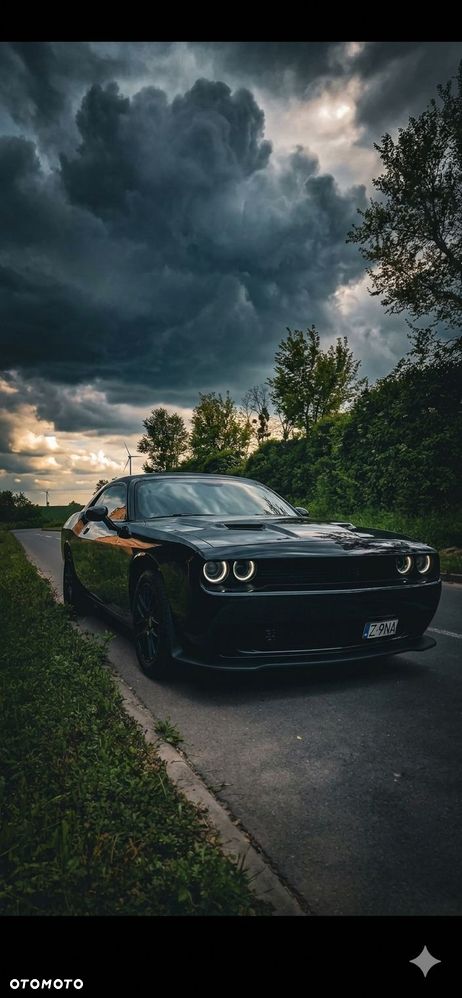 Dodge Challenger - 2