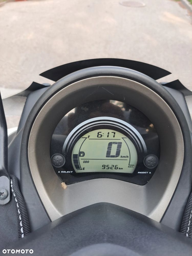 Yamaha NMAX - 10