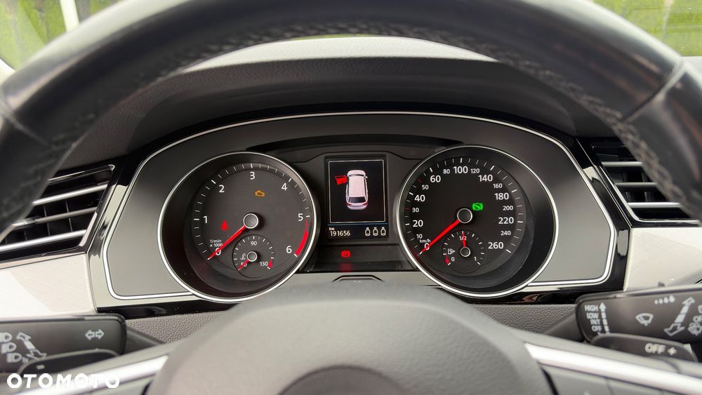Volkswagen Passat - 18