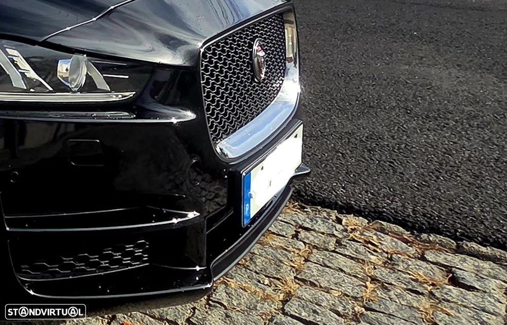 Jaguar Xe 2017 photo 2