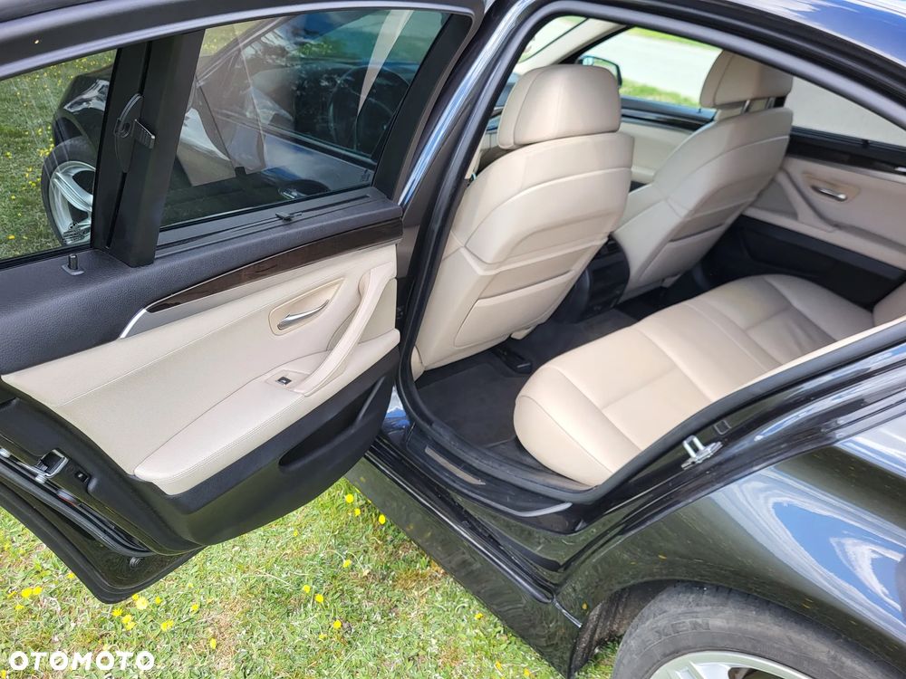 BMW Seria 5 528i - 23
