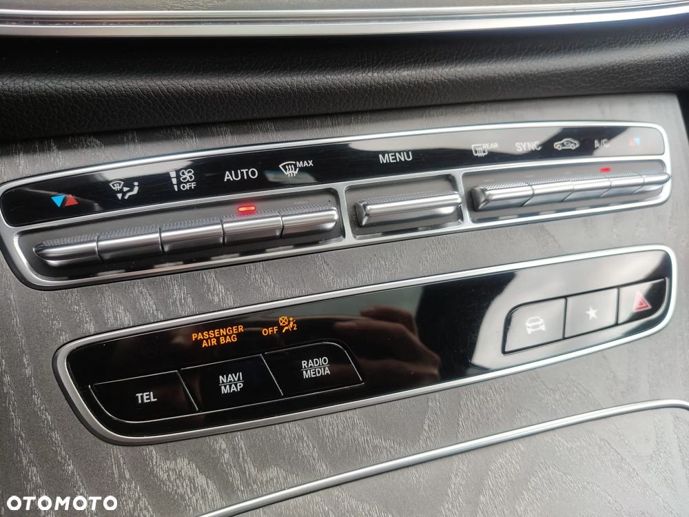 Mercedes-Benz Klasa E 200 Coupe 4-Matic 9G-TRONIC - 22