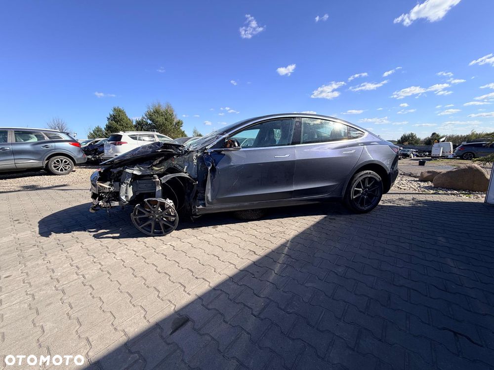 Tesla Model 3 Langstreckenbatterie Allradantrieb Dual Motor - 19