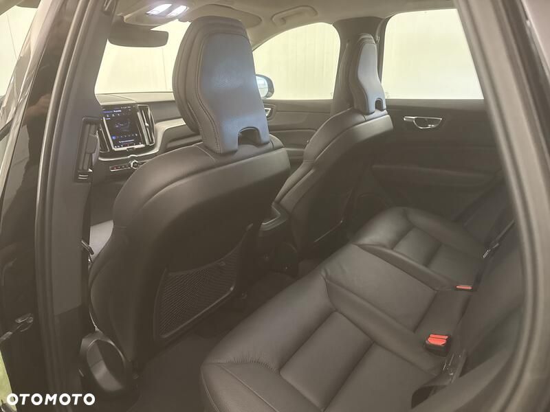 Volvo XC 60 B4 D AWD Plus Dark - 22