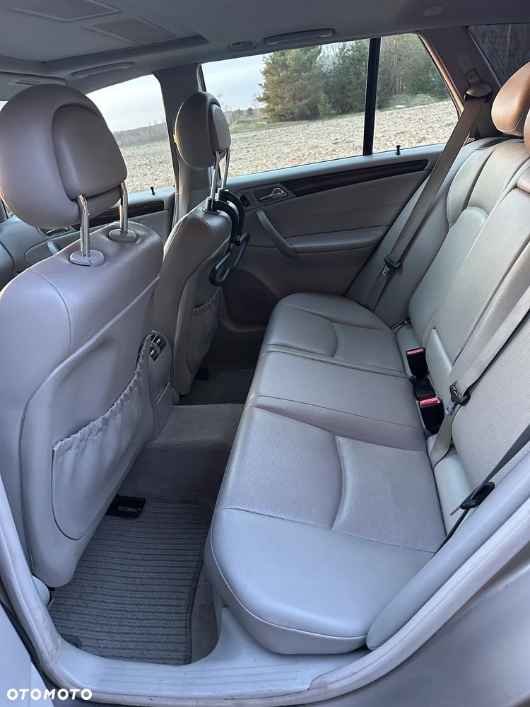 Mercedes-Benz Klasa C 240 4Matic Avantgarde - 8