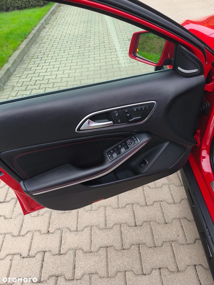 Mercedes-Benz GLA AMG 45 4Matic AMG Speedshift 7G-DCT - 16