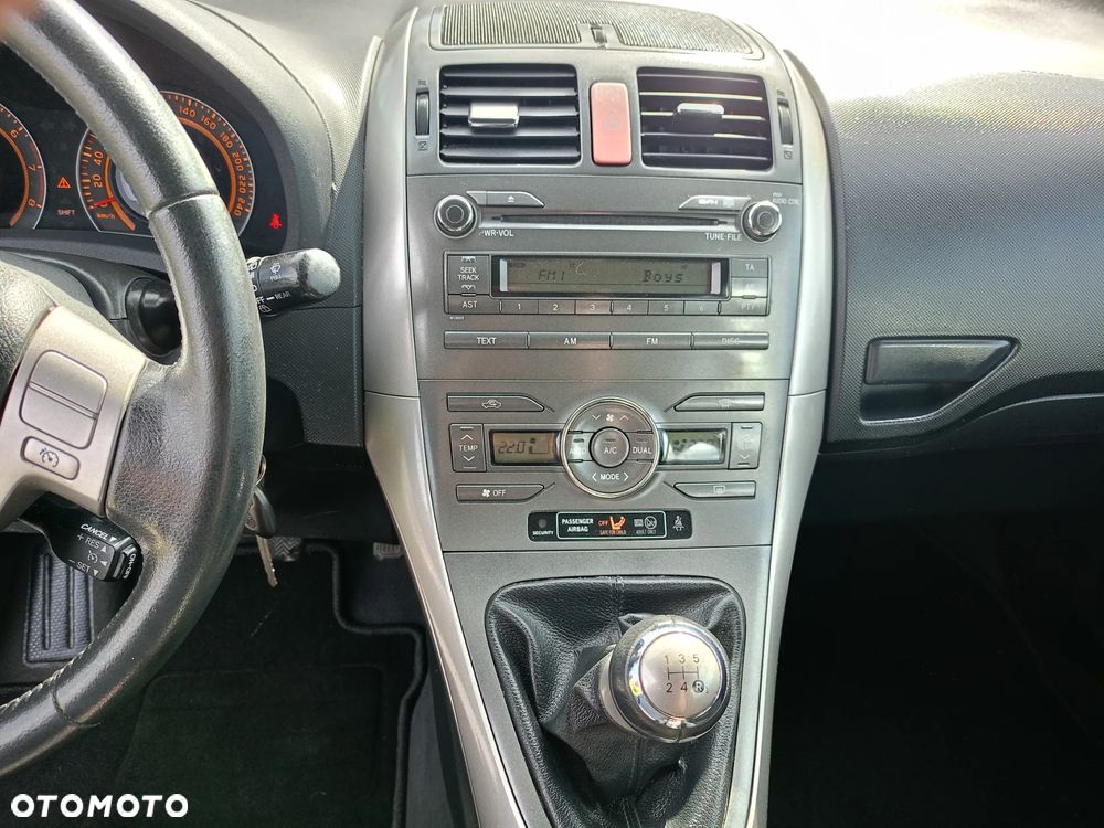 Toyota Auris 1.6 VVT-i Executive - 17