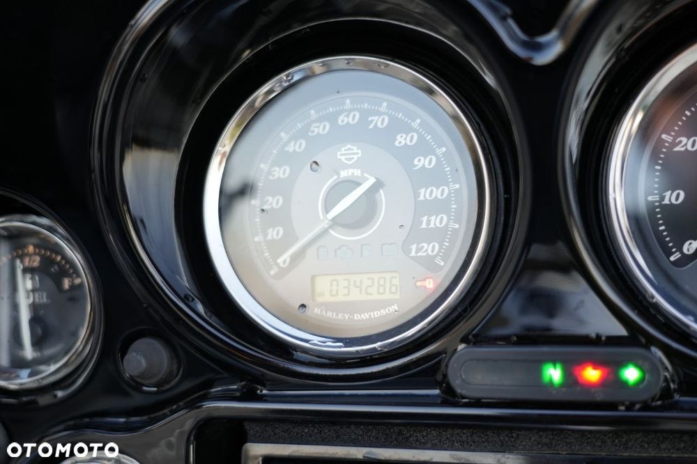 Harley-Davidson Touring Street Glide - 11