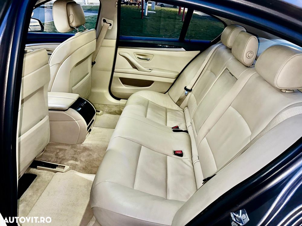 BMW Seria 5 525d xDrive - 13