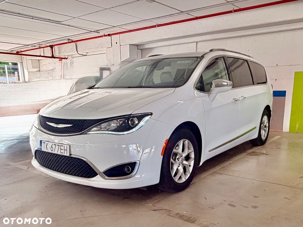 Chrysler Pacifica - 4