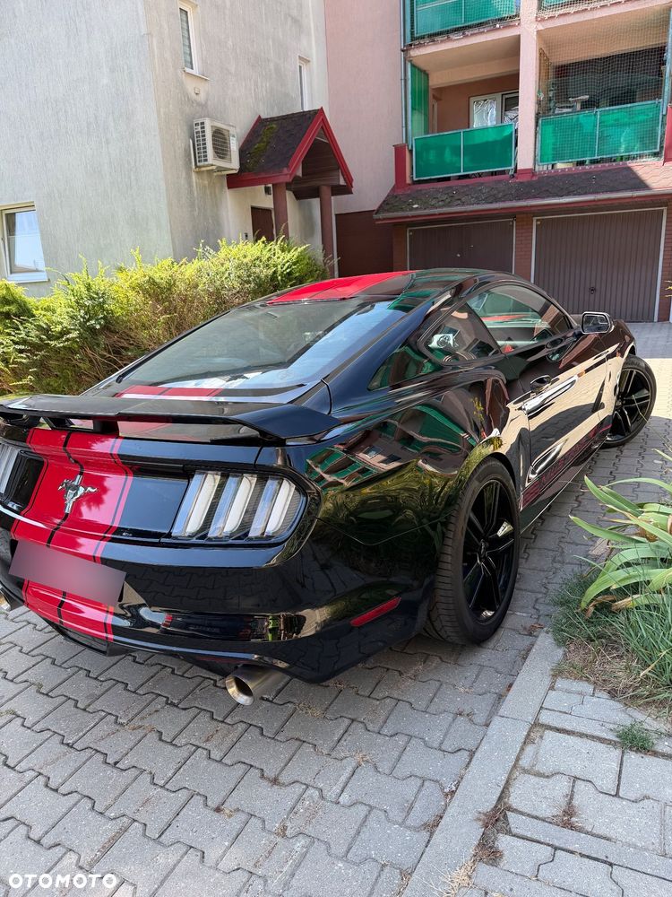 Ford Mustang - 4