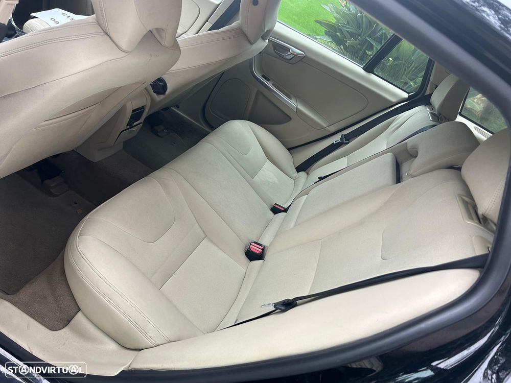 Volvo V60 2.0 D3 Momentum - 10