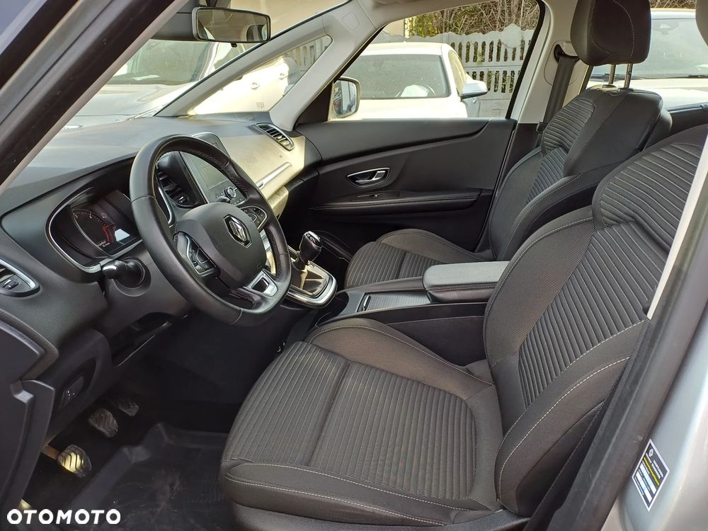 Renault Grand Scenic - 16