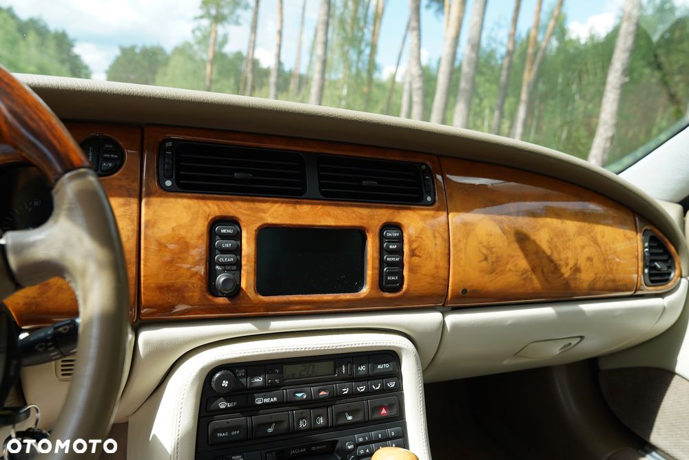 Jaguar XK8 - 21