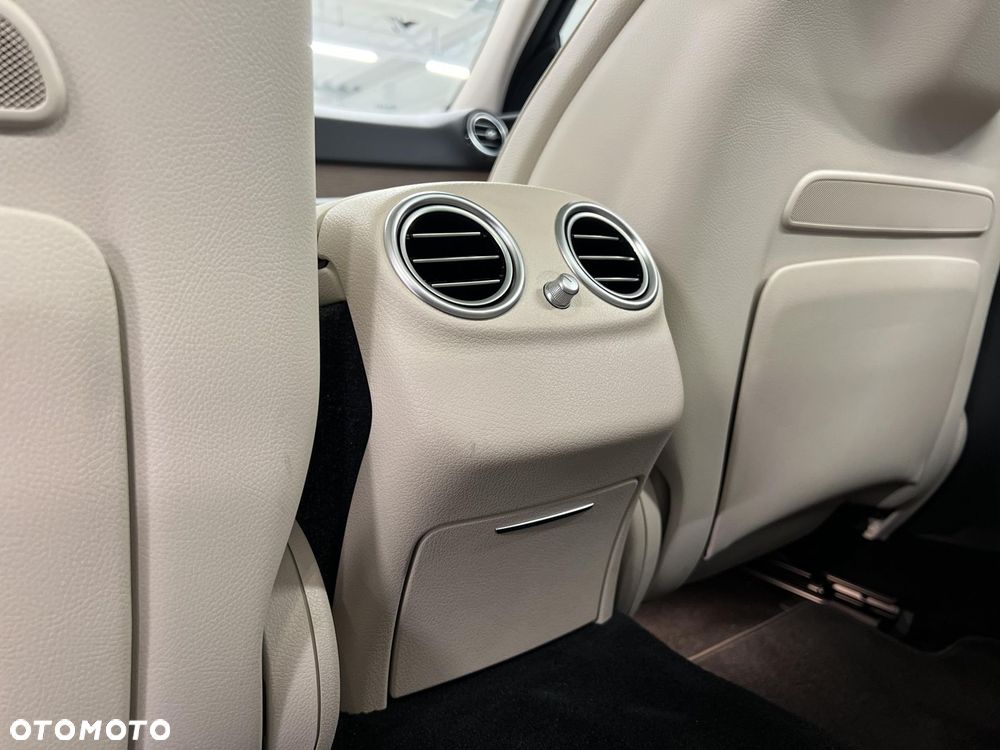 Mercedes-Benz Klasa E - 34