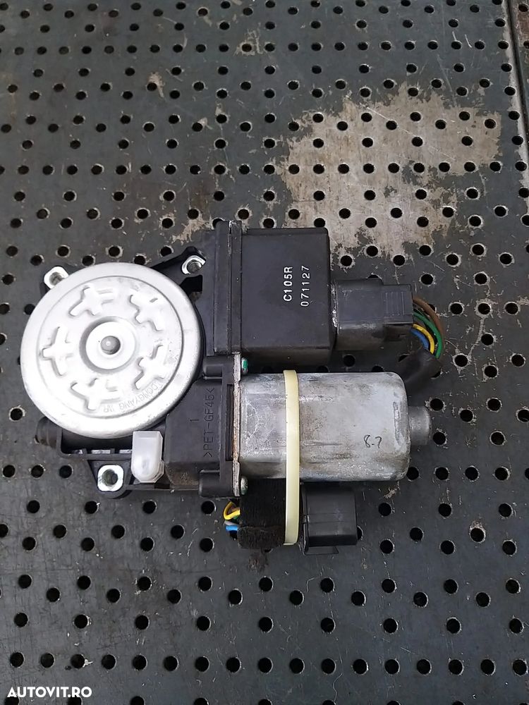 Motoras macara dreapta fata opel antara a l07 96673004 - 3