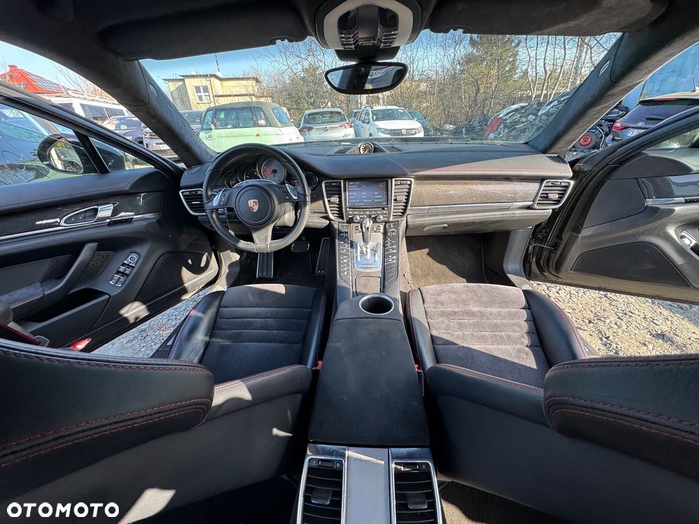 Porsche Panamera GTS - 12