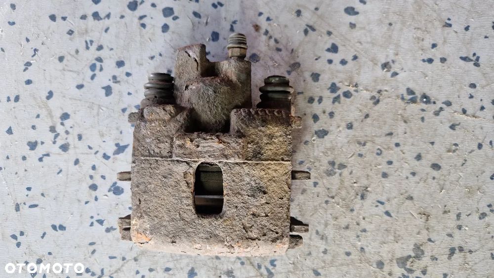 CHRYSLER PT CRUISER ZACISK PRAWY PRZÓD - 2