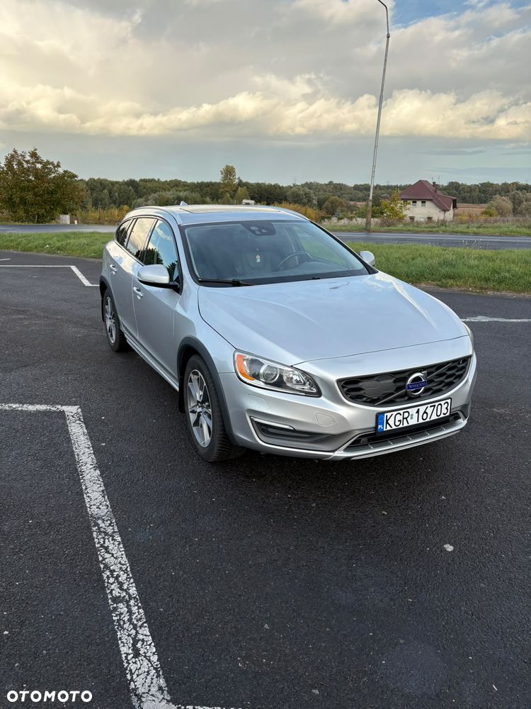 Volvo V60 Cross Country 2015 photo 2
