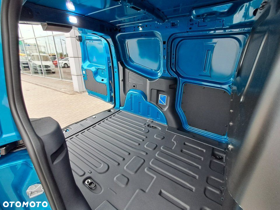 Ford Transit Courier - 19