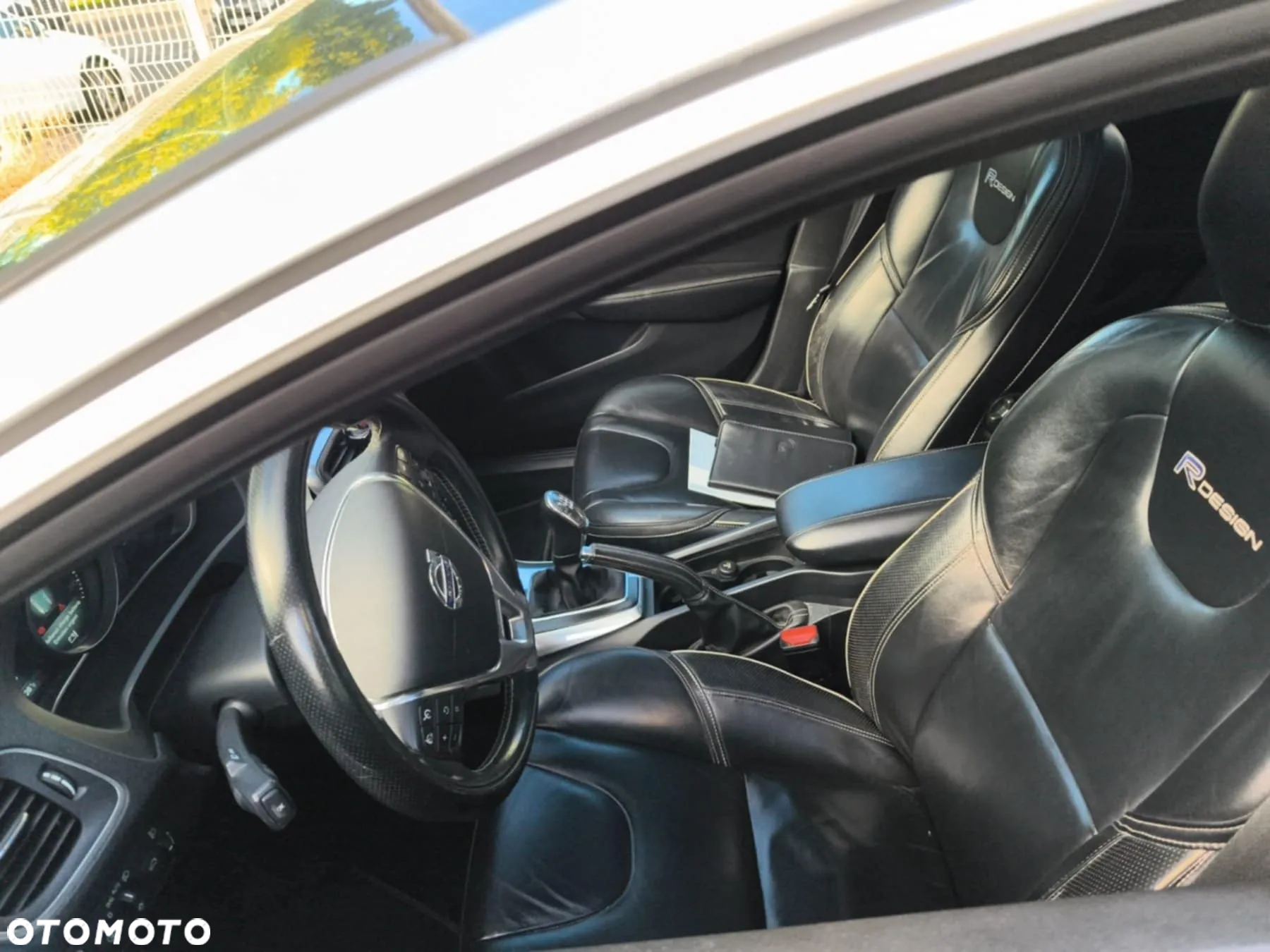 Volvo V40 D4 R-Design Momentum - 3