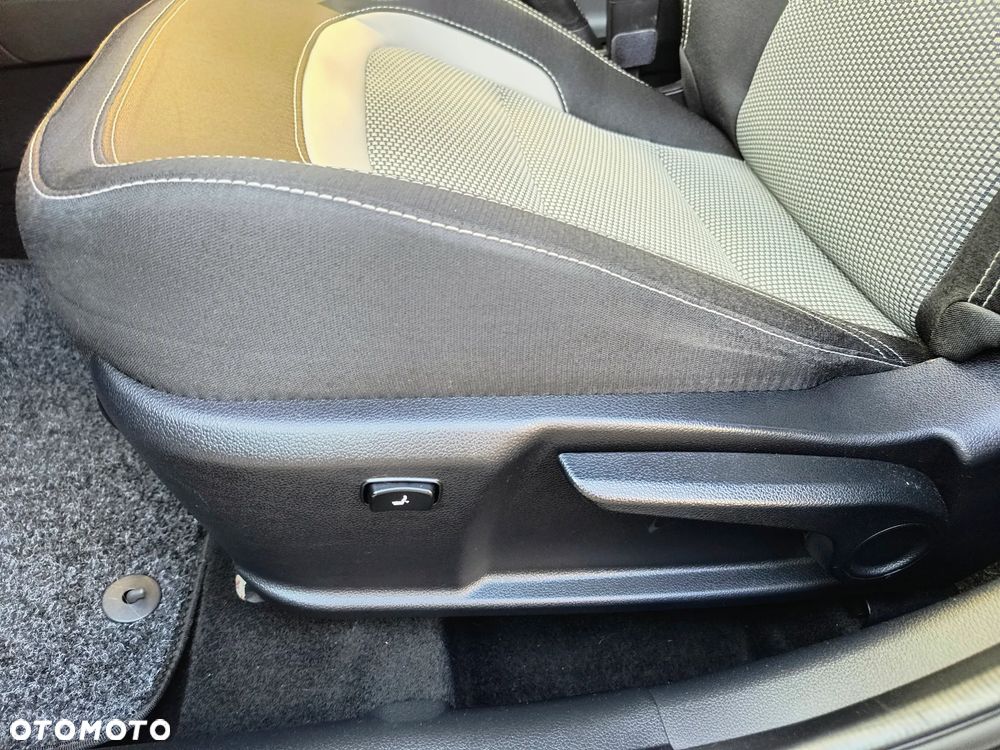 Kia Ceed 1.6 CRDi 136 ISG Platinum Edition - 32