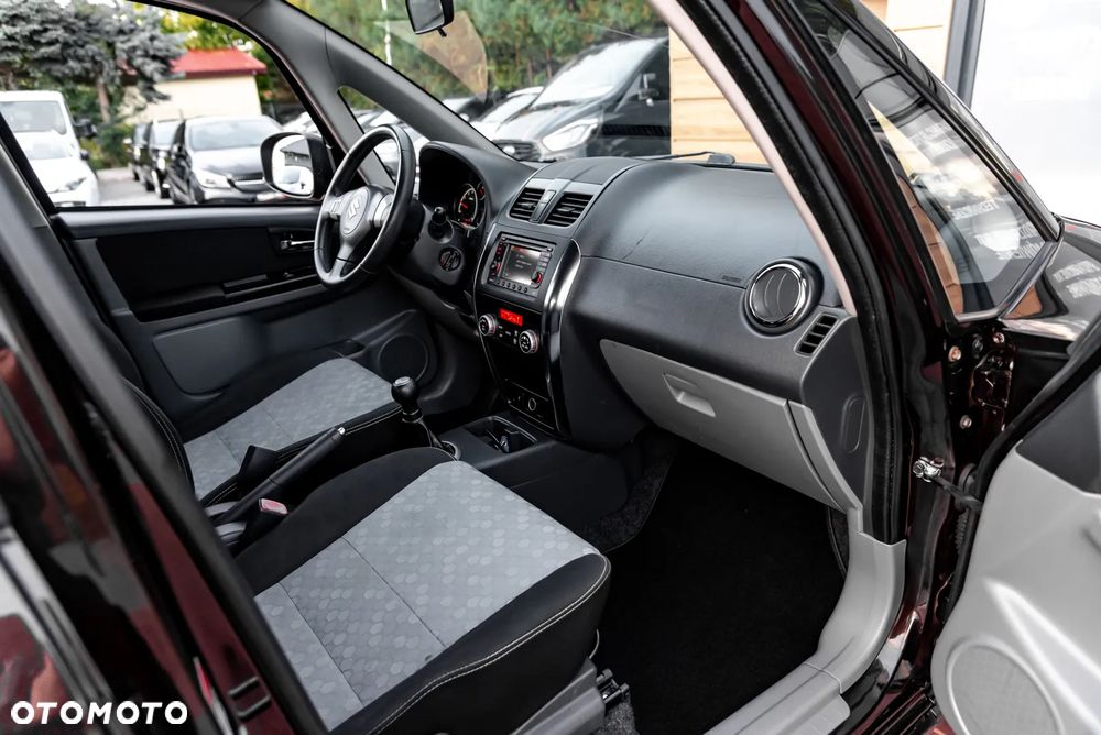 Suzuki SX4 Classic 1.6 VVT 4x4 Comfort - 24