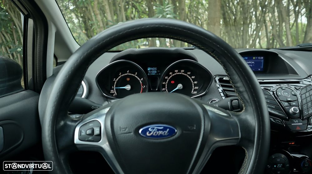 Ford Fiesta 1.0 T EcoBoost Titanium PowerShift - 36