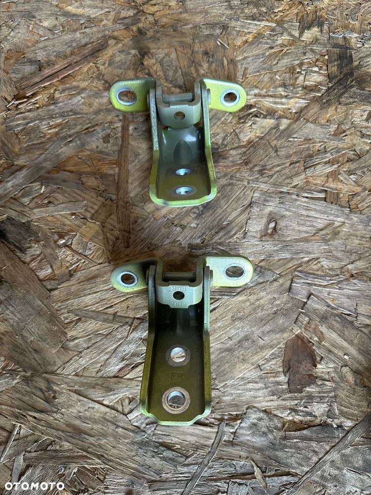 ZAWIASY DRZWI PRZÓD PRAWY KOMPLET HYUNDAI KONA 17- - 1