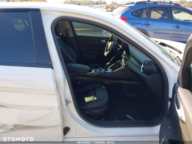 Alfa Romeo Giulia - 11