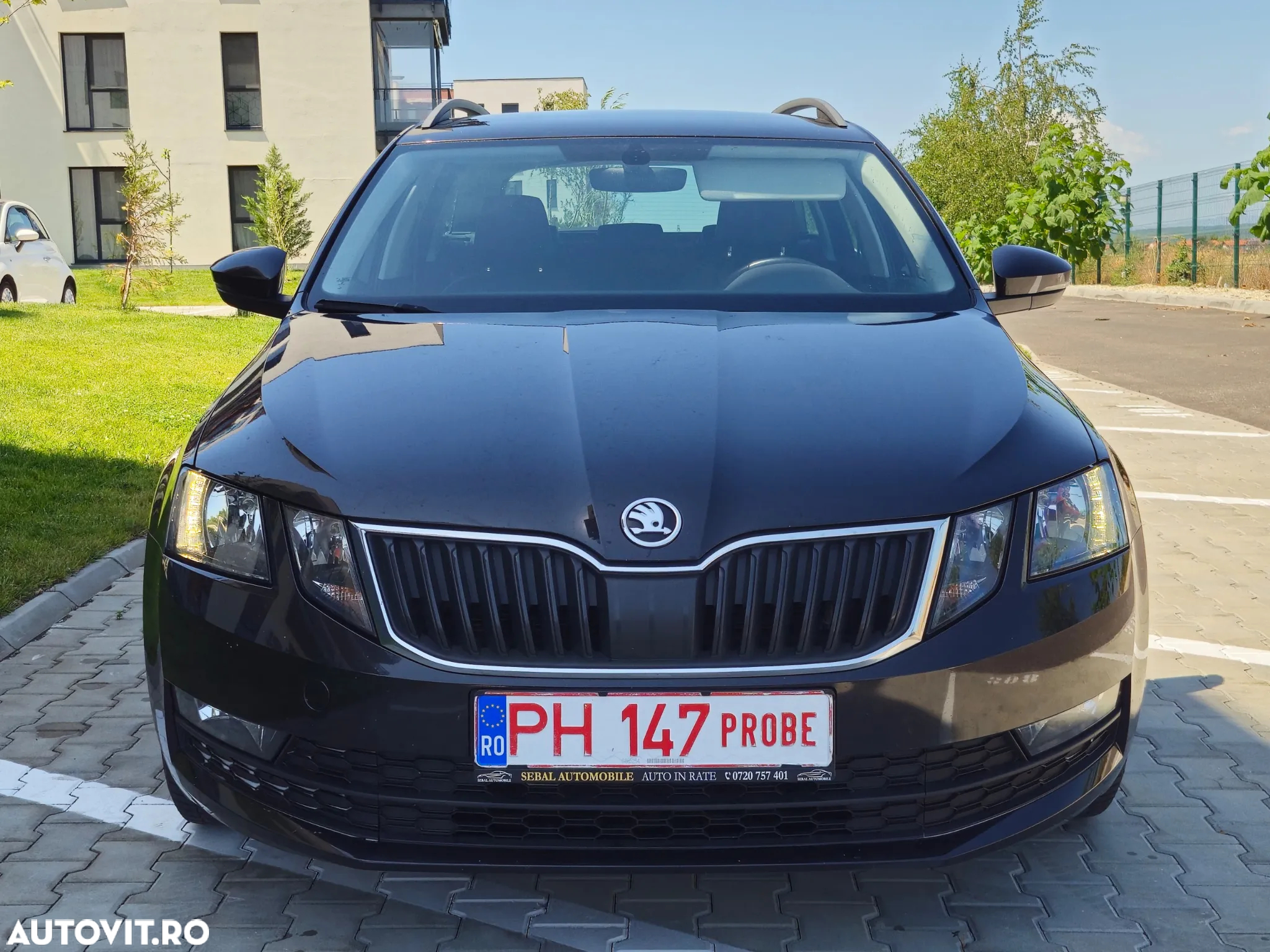 Skoda Octavia Combi Diesel 1.6 TDI DSG Ambition - 2