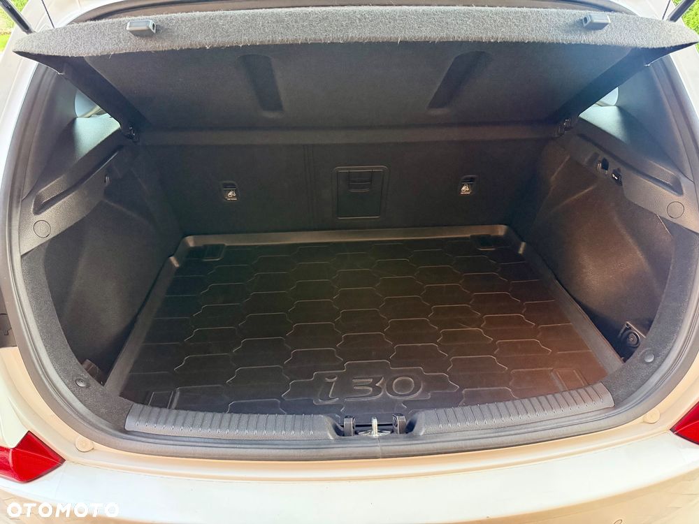 Hyundai i30 1.6 D GO Plus - 9