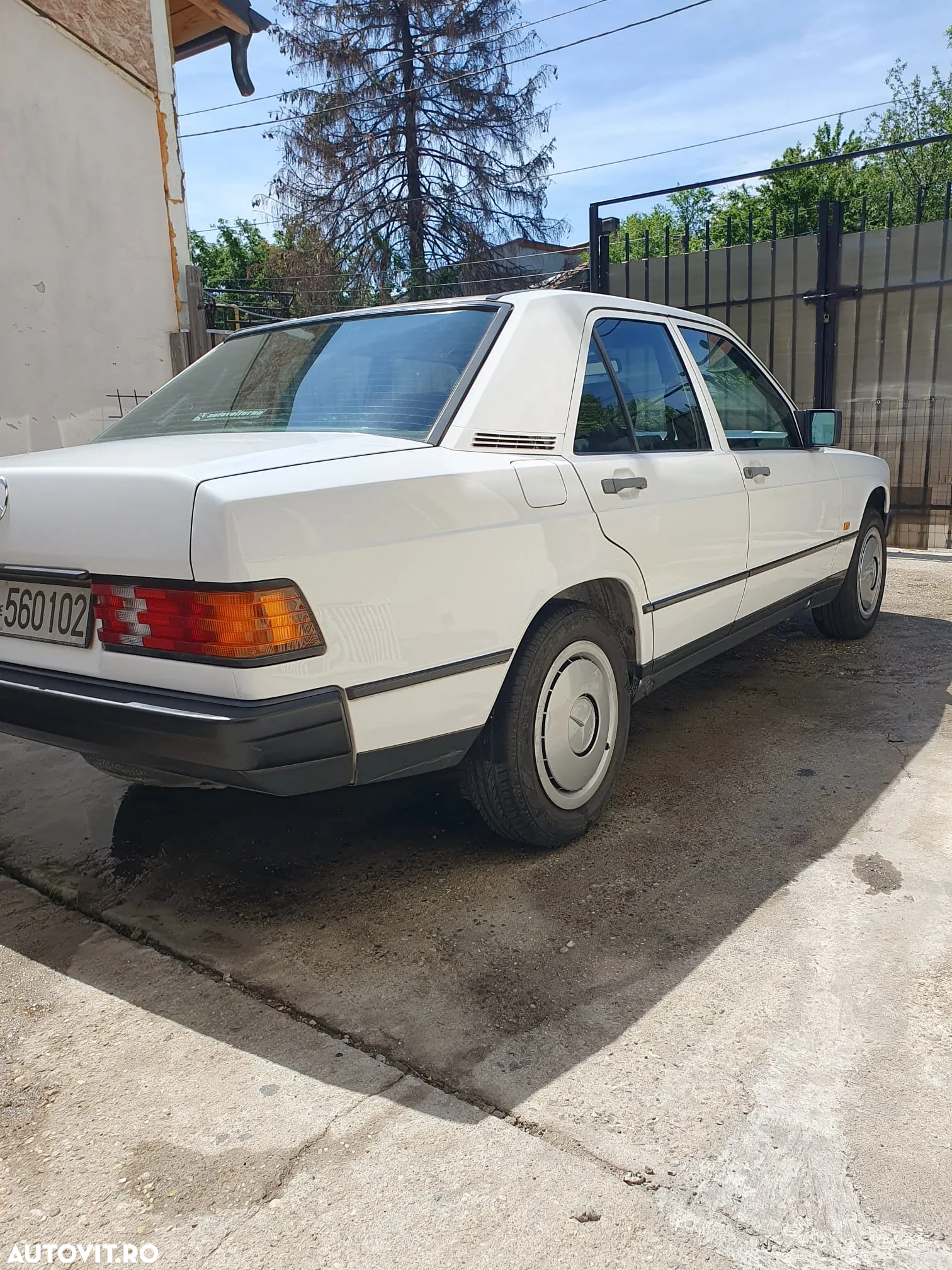 Mercedes-Benz 190 - 6