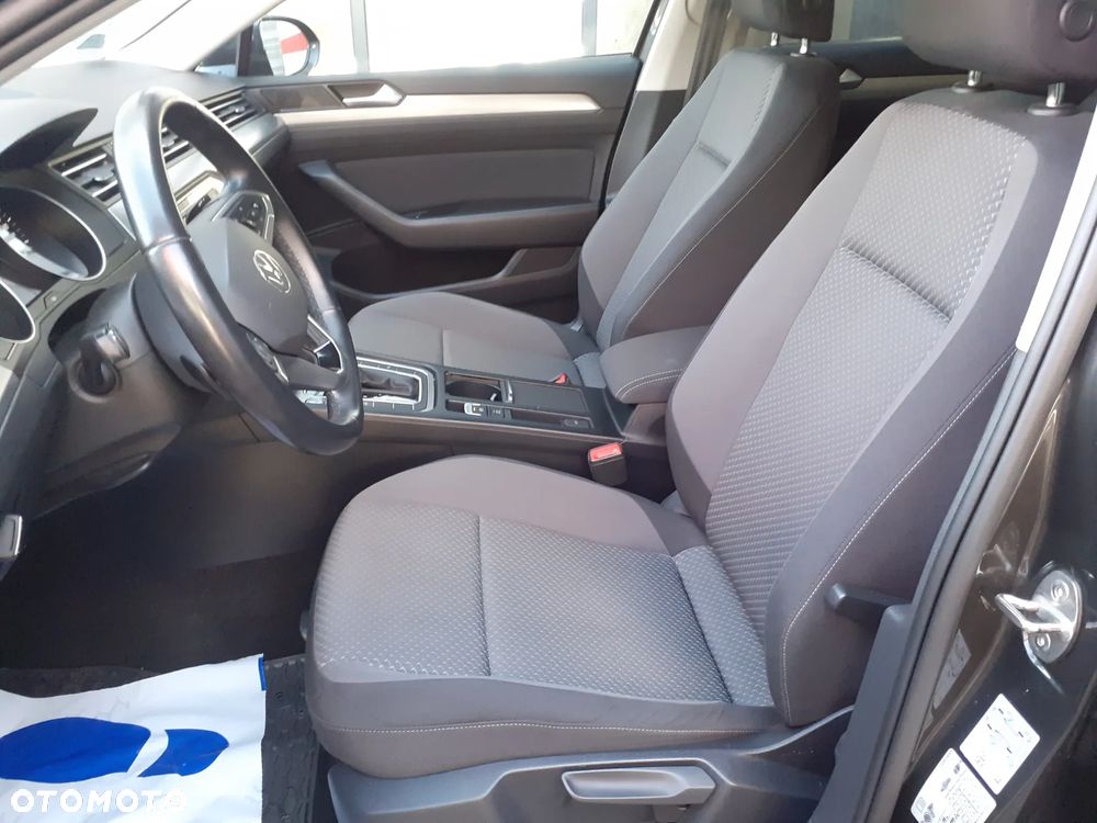 Volkswagen Passat - 24