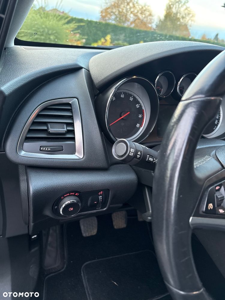 Opel Astra 1.4 T Cosmo - 14