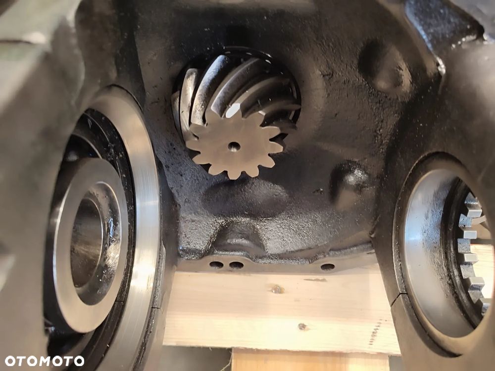 Dyferencjał Massey Ferguson Dana 4348687M93 - 10