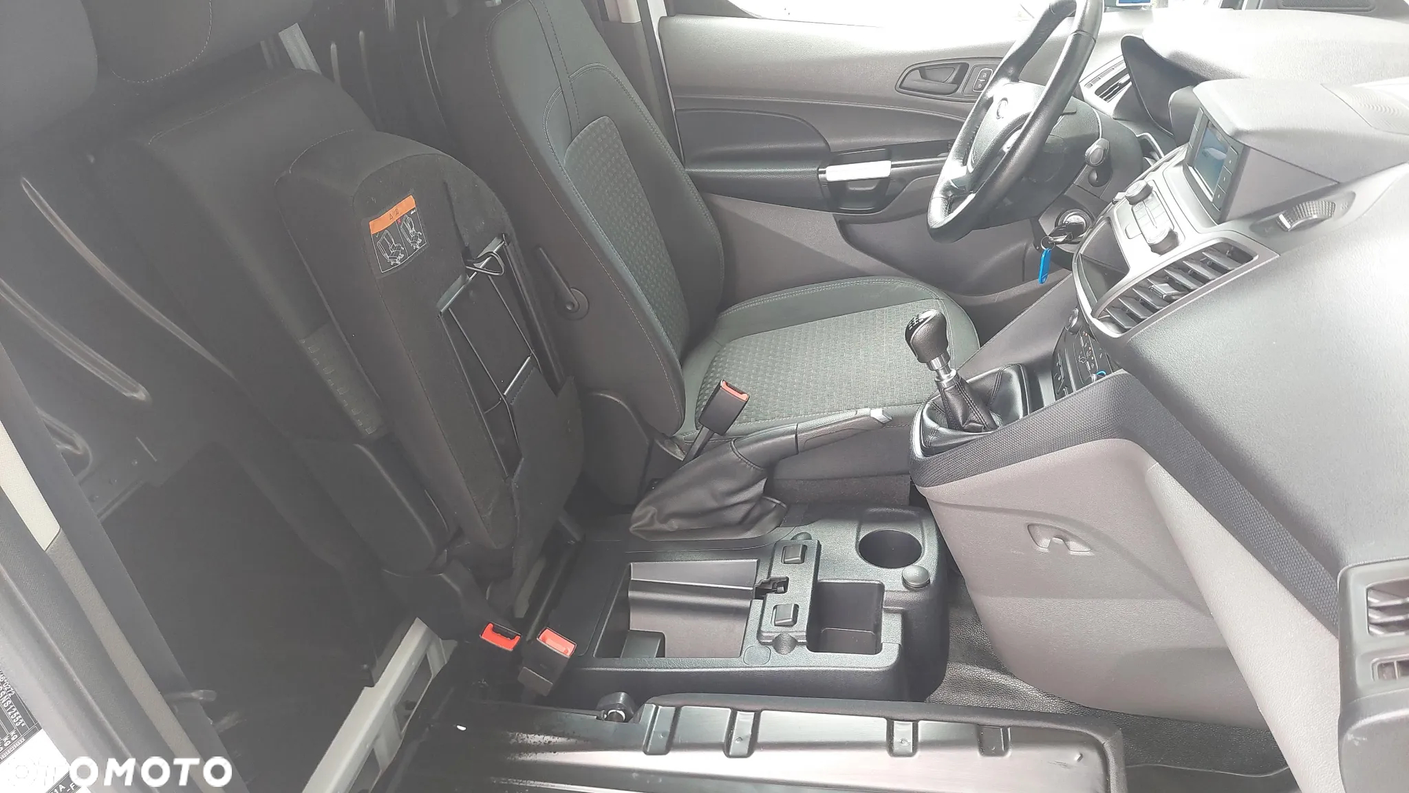Ford CONNECT - 19