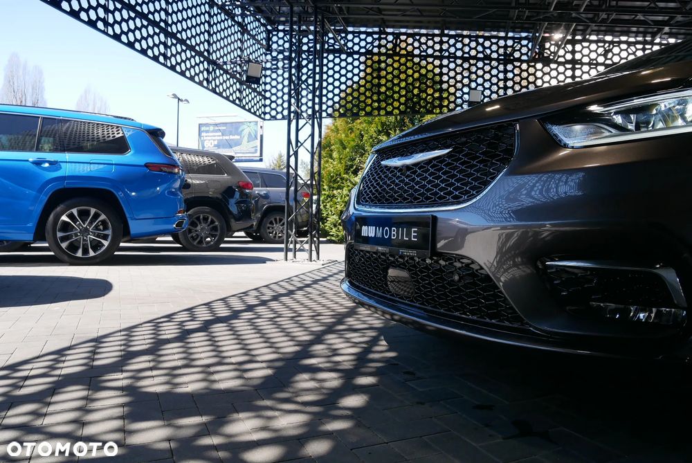 Chrysler Pacifica - 30