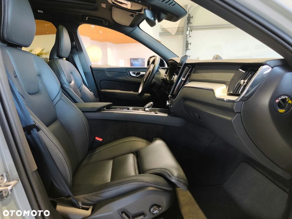 Volvo XC 60 B5 B AWD Ultimate Black Edition - 24