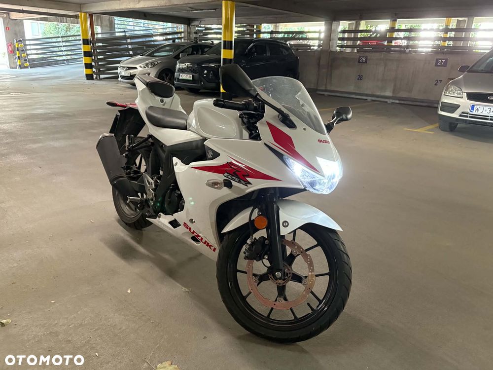 Suzuki GSX-R - 1