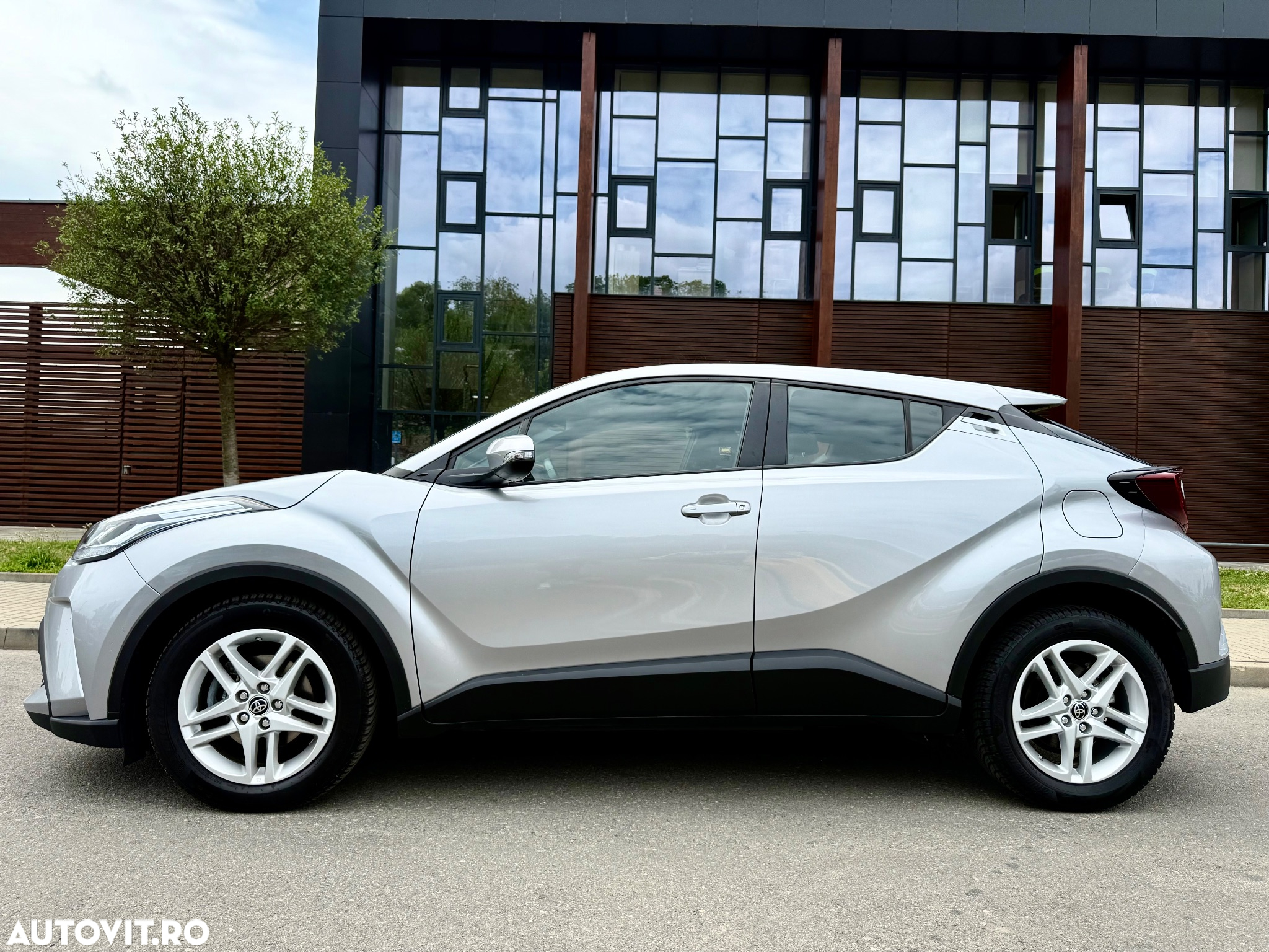 Toyota C-HR Hybrid Business-Edition - 8