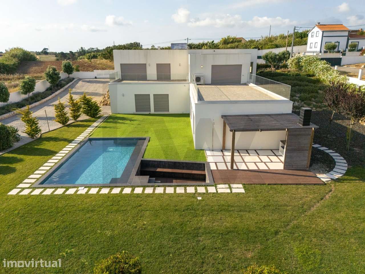 Moradia nova T4 | Independente, com piscina, jardim e lote de 5.334 m2 - Grande imagem: 2/60
