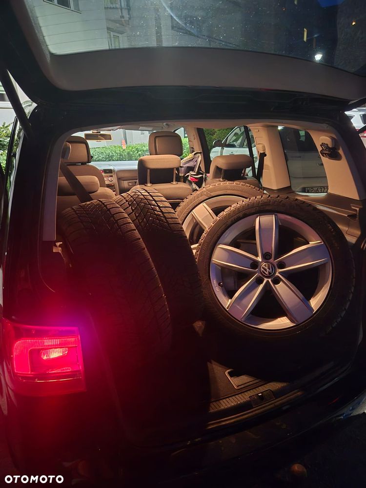 Volkswagen Touran - 16