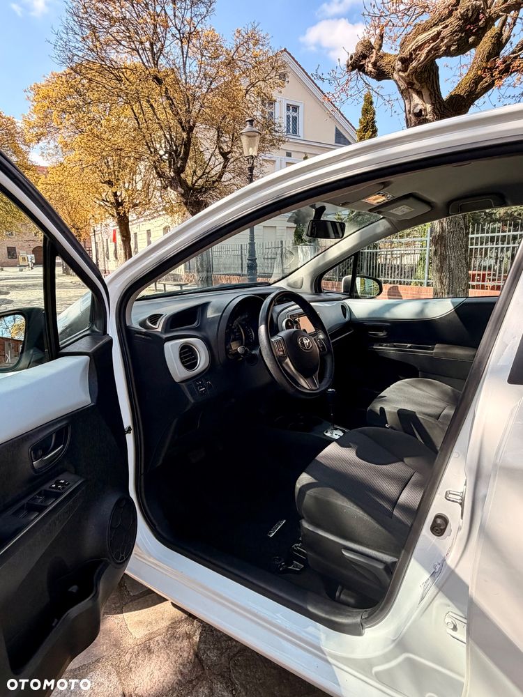 Toyota Yaris Hybrid 100 Premium - 7