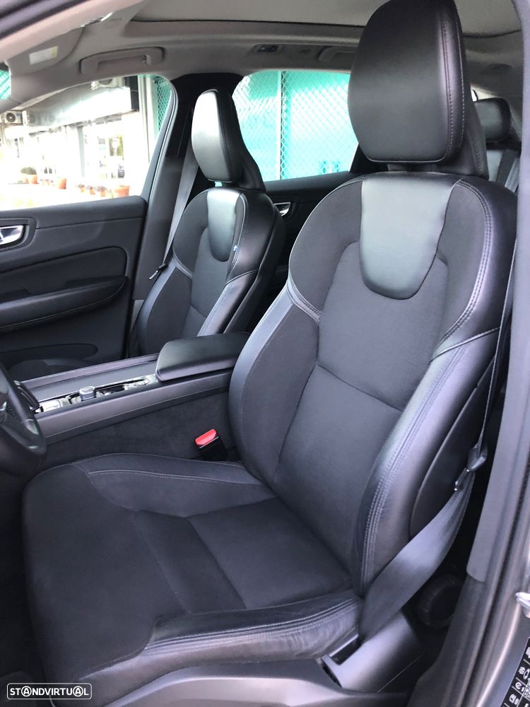 Volvo XC 60 2.0 T8 PHEV Momentum Plus AWD - 30