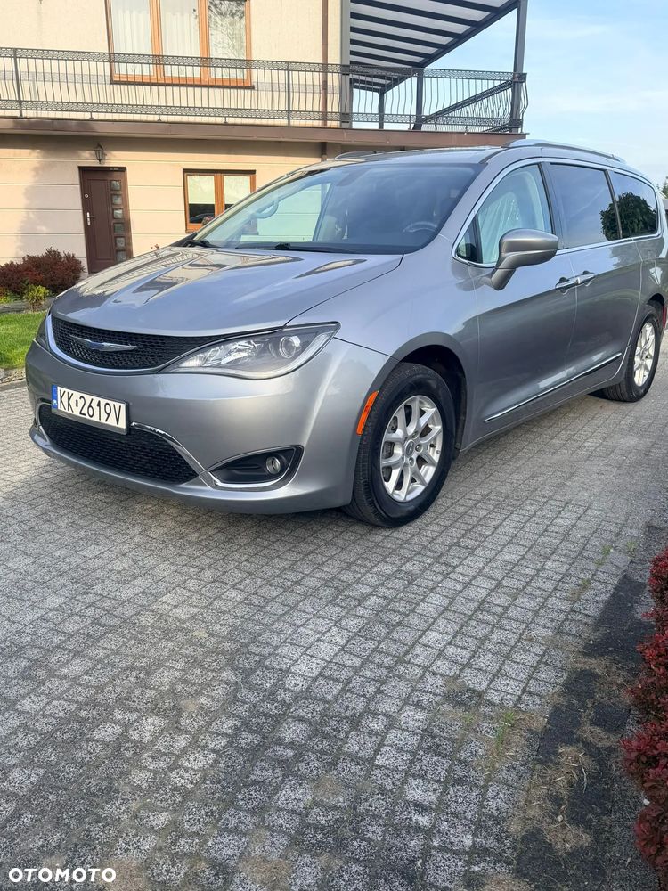 Chrysler Pacifica - 15