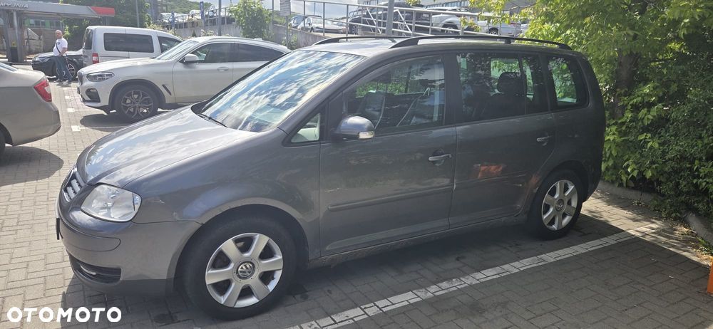 Volkswagen Touran 1.9 TDI DPF Highline - 1