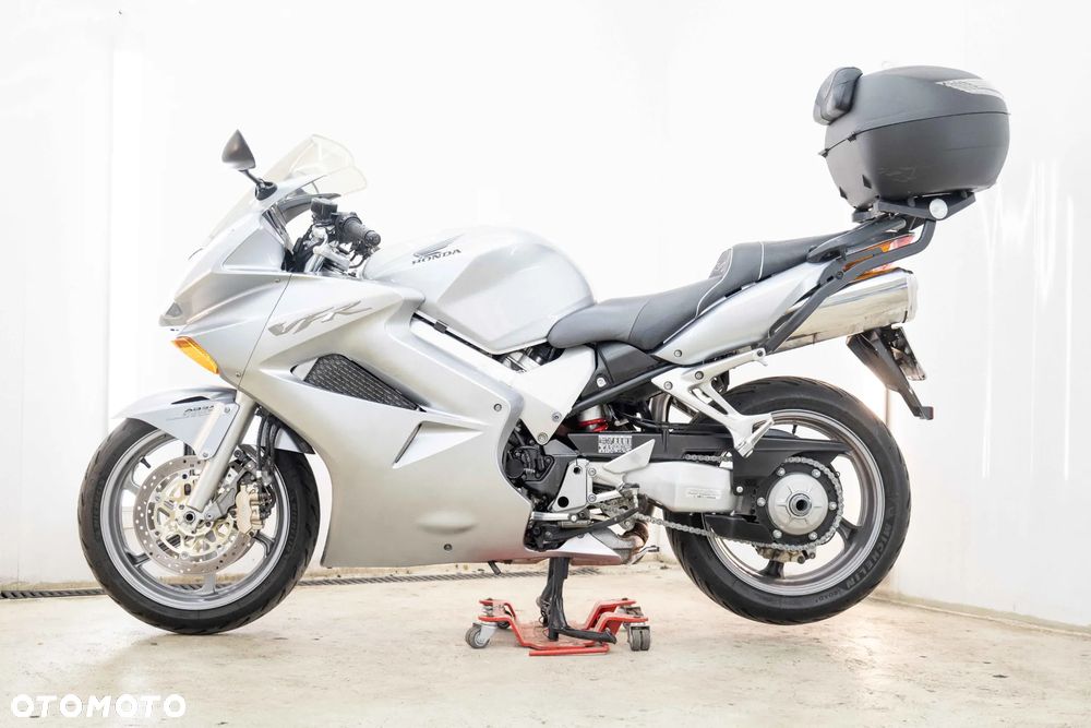 Honda VFR - 12