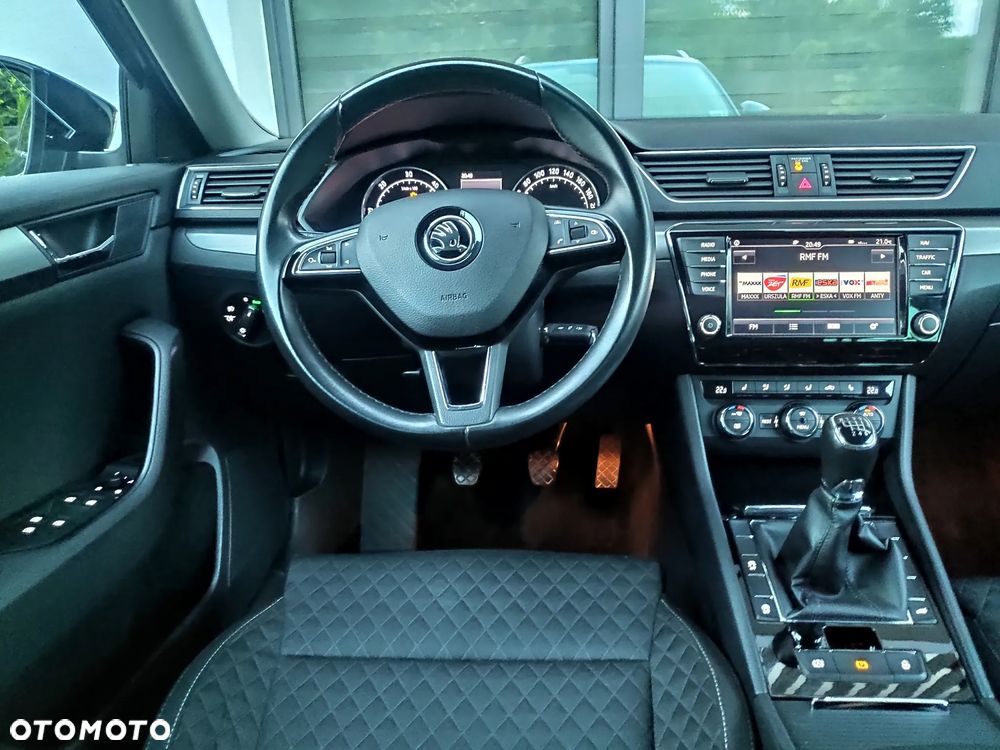 Skoda Superb 2.0 TDI Premium Edition - 18